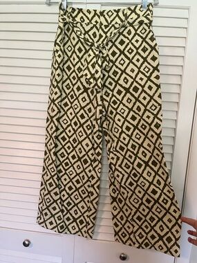 NWOT Wide Leg Printed Tie-Waist Pant